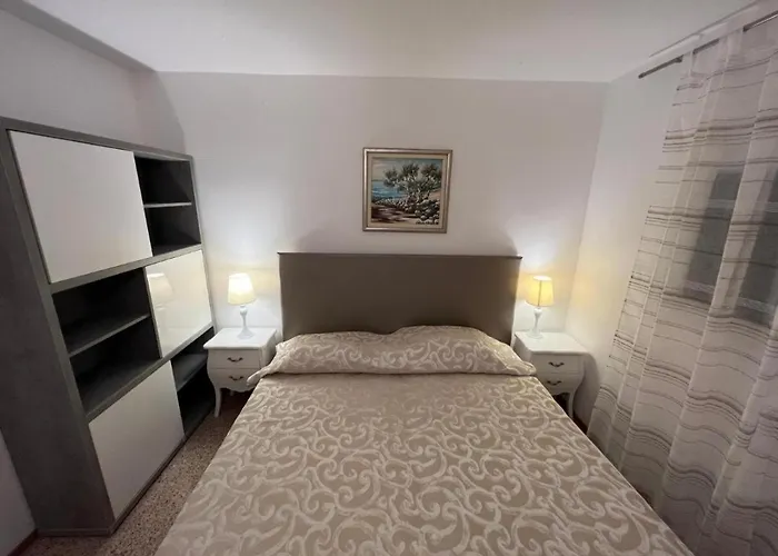 Mavarstica 8439a 特罗吉尔